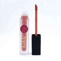 Le rouge à lèvres liquide Alhalal Cosmetics dans un emballage transparent mat avec applicateur
