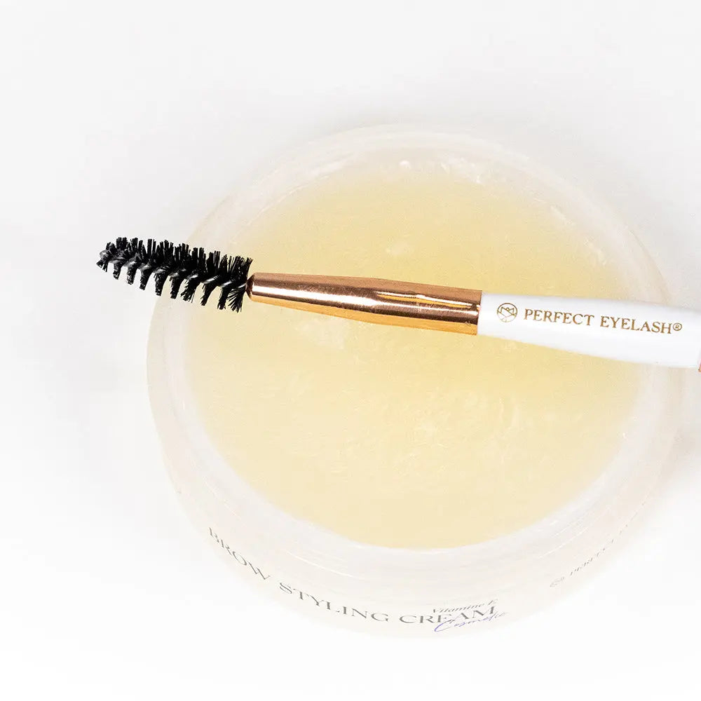 Crème coiffante à la vitamine (savon pour sourcils)